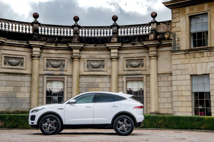  Jaguar E-Pace D150 2018 года  (UK) (фото 24 из 39)